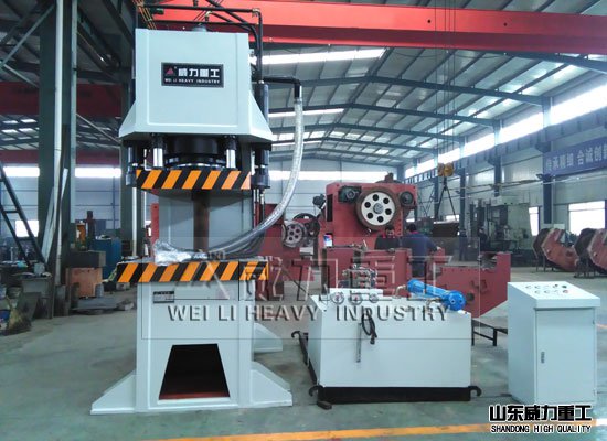 五金專用油壓機(jī)生產(chǎn)車間