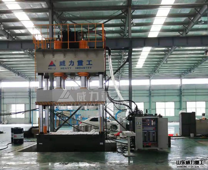 用于汽車(chē)沖壓件加工的2000噸四柱油壓機(jī)